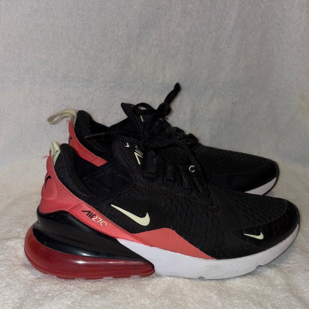 Nike Air Max 270 Black and Pink Sneakers